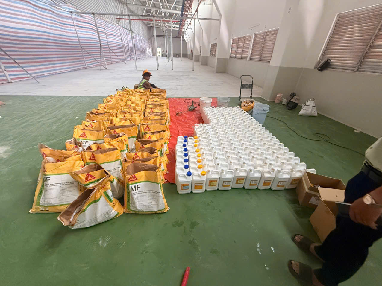 Thi công sơn nền PU MF 4mm chất lượng cao tại Phong Vũ