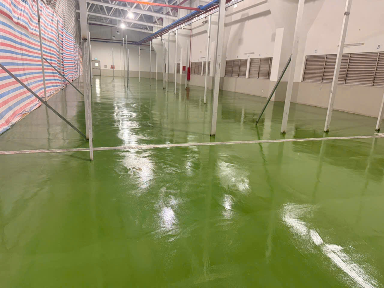 Thi công sơn nền PU MF 4mm chất lượng cao tại Phong Vũ